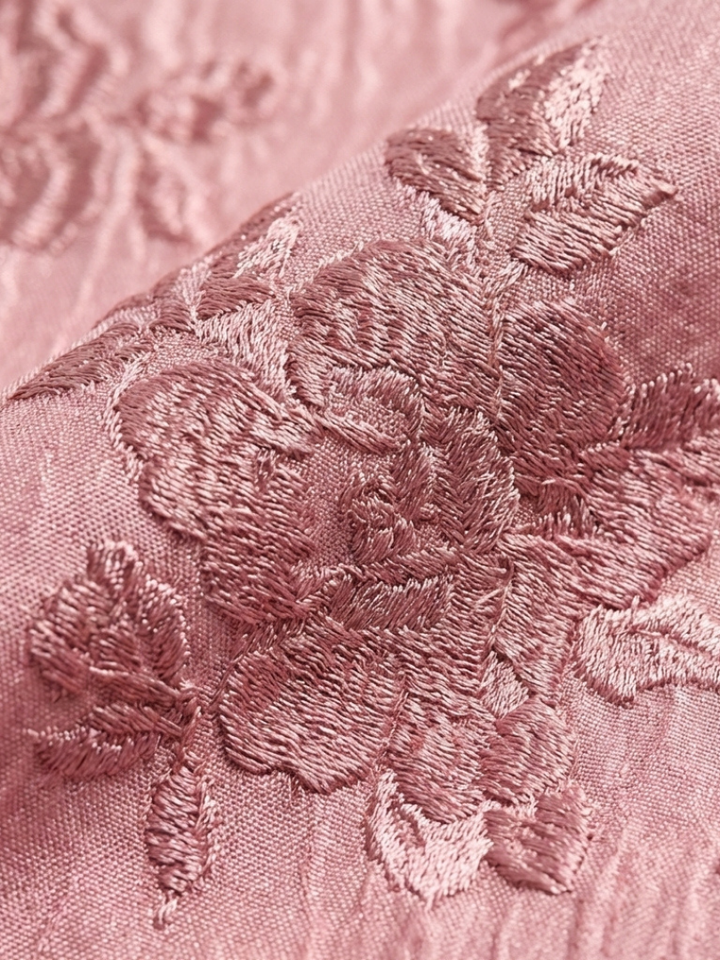 Xanthea | Short-sleeved, fitted, floral textured maxi dress